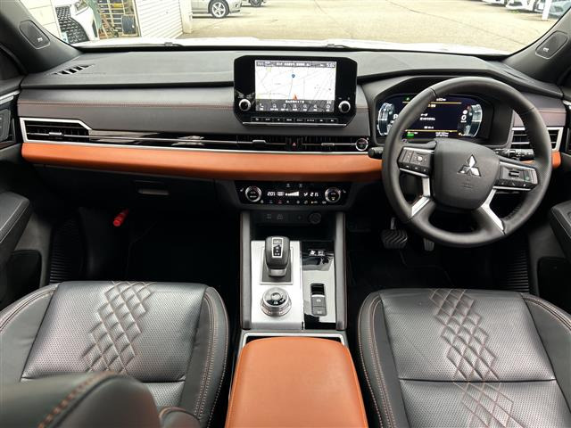 アウトランダーPHEV 2.4 P 4WD