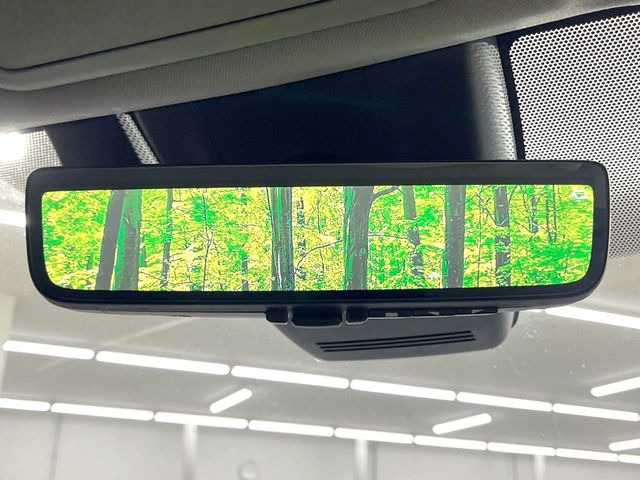 【デジタルインナーミラー】後席の大きな荷物や同乗者で後方が確認しづらい時でも安心!カメラが撮影した車両後方の映像をルームミラー内に表示。クリアな視界で状況の確認が可能です!