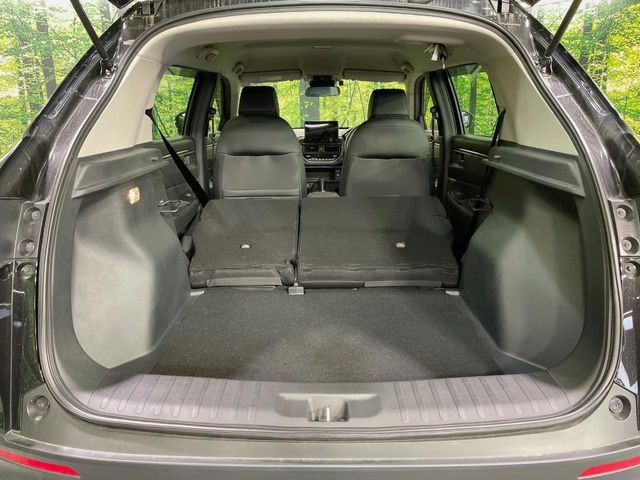 普段のお買い物や通勤、送迎等に十分な荷室スペースを確保しております。セカンドシートを倒すと、大きな荷物の積載も可能です♪
