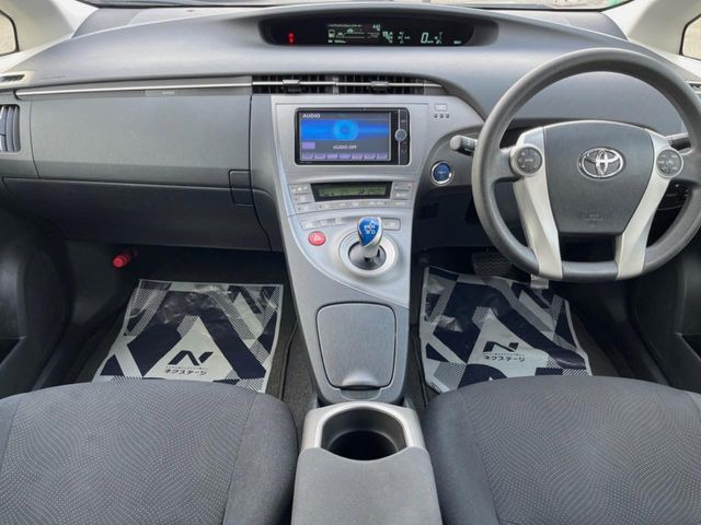 プリウス1.8 S