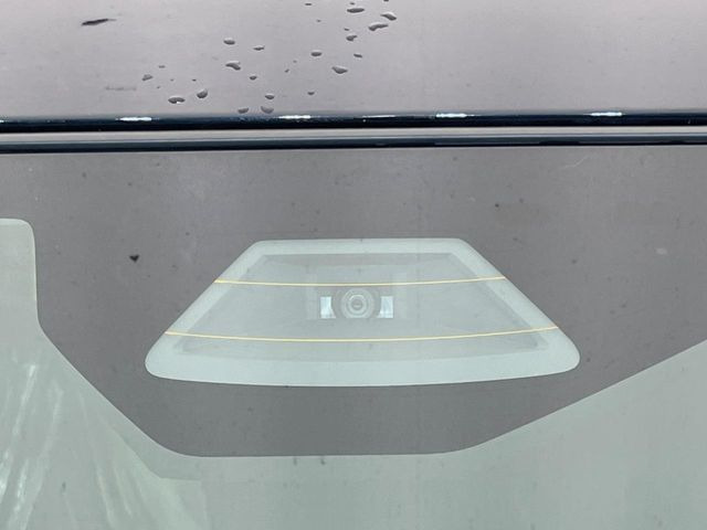 【スズキ セーフティサポート】走行中に前方の車両等を認識し、衝突しそうな時は警報とブレーキで衝突回避と被害軽減をアシスト。より安全にドライブをお楽しみいただけます。