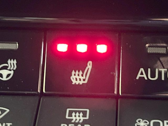 【シートヒーター】寒い日に重宝するシートヒーター!エアコンより早く温まってくれるので寒がりの人も安心ですね♪エアコンの温風は乾燥するから苦手、という方にもをおすすめです。