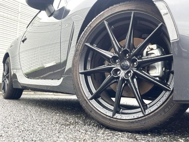 �y�����A���~�z�C�[���z�O�ςɃ}�b�`���������A���~�z�C�[���𑕒����Ă���܂��B�e��ЊO�A���~�z�C�[����A�X�^�b�h���X�^�C�����戵�����Ă���܂��B���񂲑��k����������
