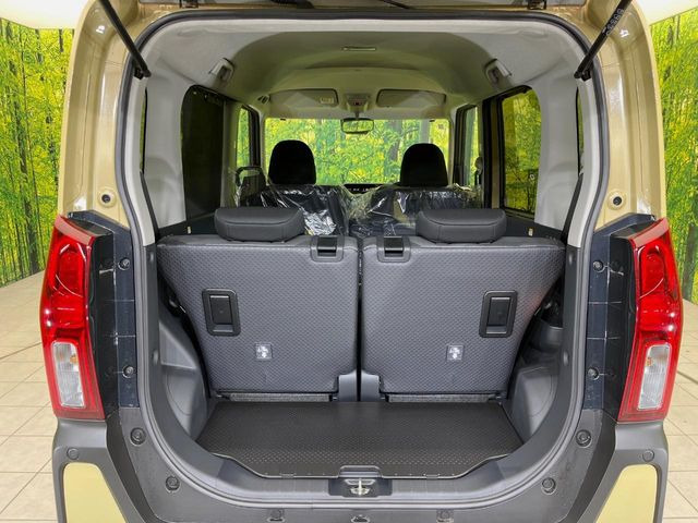 普段のお買い物や通勤、送迎等に十分な荷室スペースを確保しております。セカンドシートを倒すと、大きな荷物の積載も可能です♪