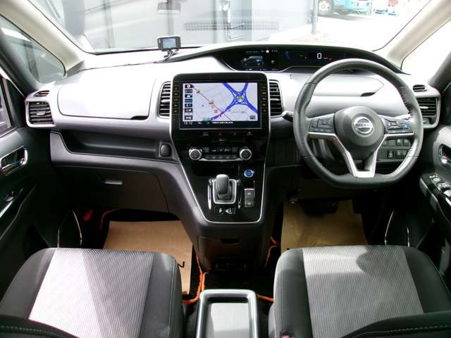 セレナ1.2 e-POWER ハイウェイスターV ステップタイプ