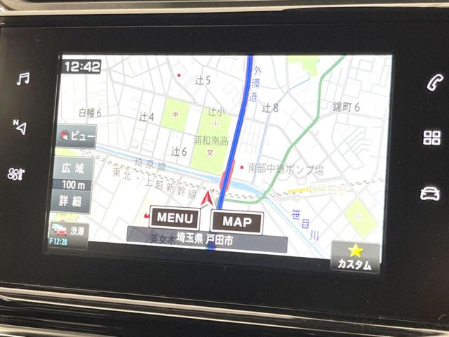 ●純正ナビ:一体感のあるナビは、高級感ある車内を演出してくれます。オーディオ機能も充実しておりますので、運転もより楽しめます♪