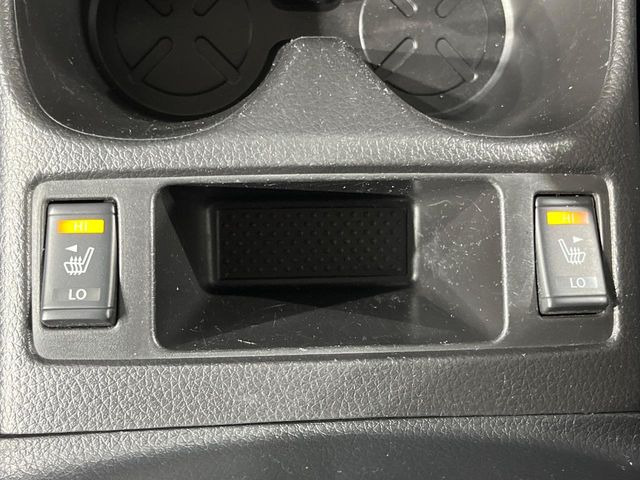 【シートヒーター】寒い日に重宝するシートヒーター!エアコンより早く温まってくれるので寒がりの人も安心ですね♪エアコンの温風は乾燥するから苦手、という方にもをおすすめです。