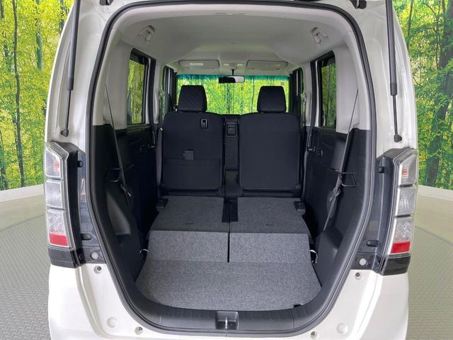 普段のお買い物や通勤、送迎等に十分な荷室スペースを確保しております。セカンドシートを倒すと、大きな荷物の積載も可能です♪