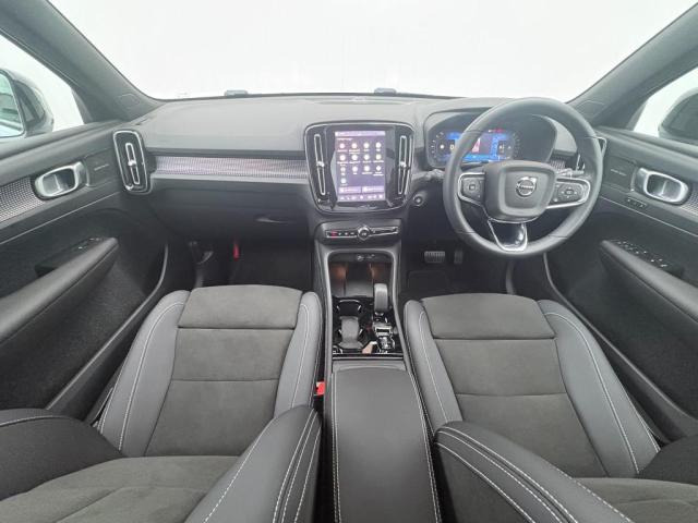 XC40ウルトラ B4 AWD ダークエディション 4WD