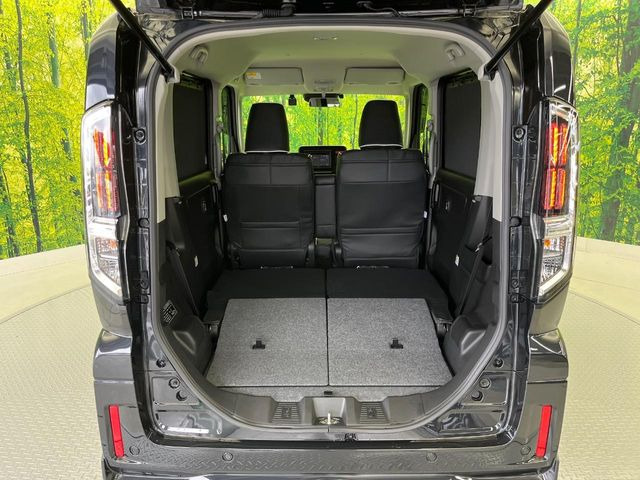 普段のお買い物や通勤、送迎等に十分な荷室スペースを確保しております。セカンドシートを倒すと、大きな荷物の積載も可能です♪