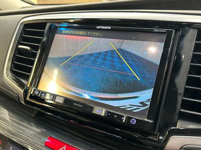 【バックカメラ】運転席から画面上で安全確認ができます。駐車が苦手な方にもオススメな便利機能です。