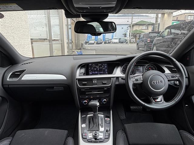 A42.0 TFSI クワトロ 4WD