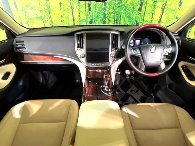クラウンハイブリッド 2.5 ロイヤルサルーンG Four 4WD