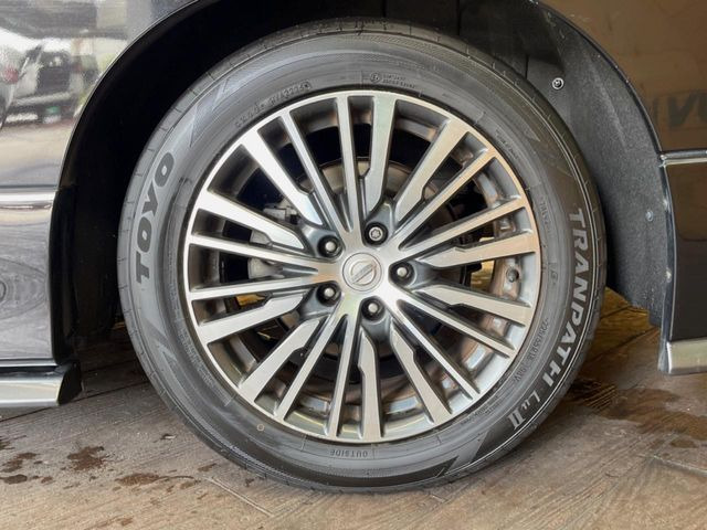 �y����18�C���`�A���~�z�C�[���z�O�ςɃ}�b�`���������A���~�z�C�[���𑕒����Ă���܂��B�e��ЊO�A���~�z�C�[����A�X�^�b�h���X�^�C�����戵�����Ă���܂��B���񂲑��k����������