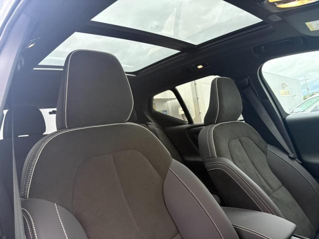 XC40ウルトラ B4 AWD ダークエディション 4WD