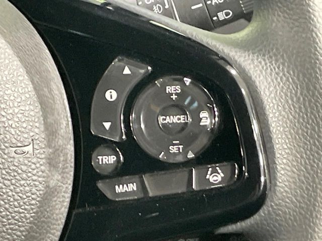 【アダプティブクルーズコントロール】高速道路での長距離走行が楽に!!自動で速度を保つクルーズコントロールが、衝突軽減システムと連携し、前方の車両を感知して車間を保つように速度調節してくれます!!
