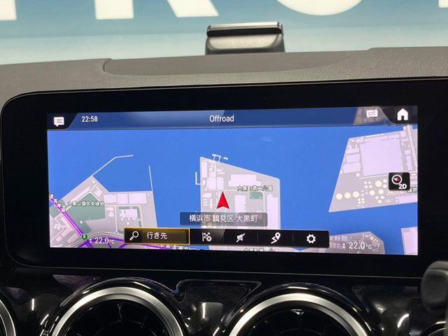 ●純正ナビ:一体感のあるナビは、高級感ある車内を演出してくれます。オーディオ機能も充実しておりますので、運転もより楽しめます♪