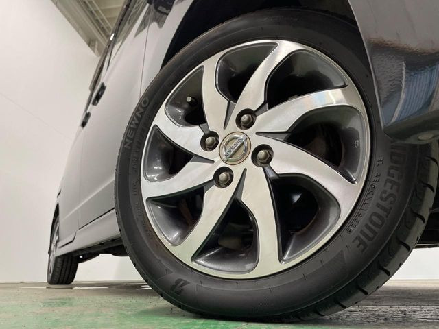 �y����14�C���`�A���~�z�C�[���z�O�ςɃ}�b�`���������A���~�z�C�[���𑕒����Ă���܂��B�e��ЊO�A���~�z�C�[����A�X�^�b�h���X�^�C�����戵�����Ă���܂��B���񂲑��k����������