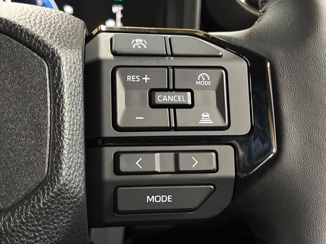 【レーダークルーズコントロール】高速道路での長距離走行が楽に!!自動で速度を保つクルーズコントロールが、衝突軽減システムと連携し、前方の車両を感知して車間を保つように速度調節してくれます!!