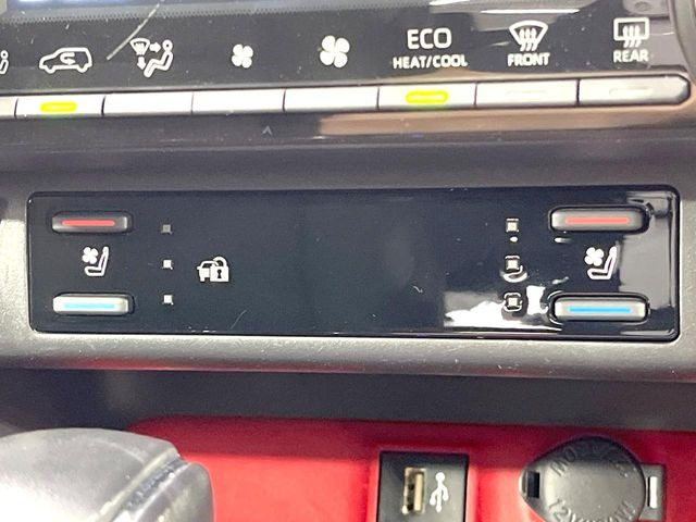 【シートヒーター&ベンチレーション】夏場は涼しい風でお尻や背中の熱やムレを防ぎ、冬はエアコンよりも早く温まってポカポカに!季節を問わず快適に過ごせます。
