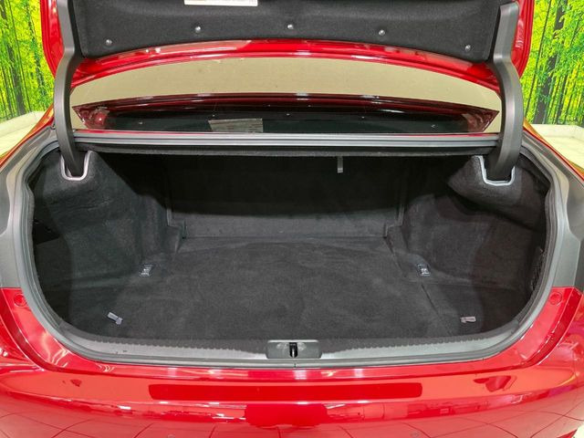 積み下ろしのしやすいデッキにはたっぷりと荷物を積み込んでいただけます。遊びから仕事まで、様々なシーンで頼れます♪