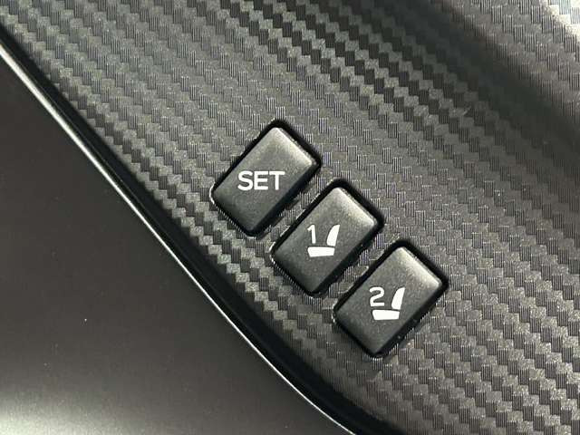 【運転席ポジションメモリー付パワーシート】ワンタッチで記憶させていたシートの前後・リクライニングはもちろん、シートリフターも備えます☆快適なドライブをお楽しみ下さい♪