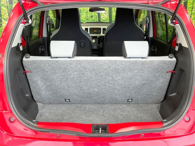 普段のお買い物や通勤、送迎等に十分な荷室スペースを確保しております。セカンドシートを倒すと、大きな荷物の積載も可能です♪
