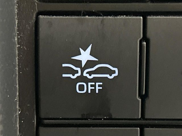 【スマートアシスト】走行中に前方の車両等を認識し、衝突しそうな時は警報とブレーキで衝突回避と被害軽減をアシスト。より安全にドライブをお楽しみいただけます。