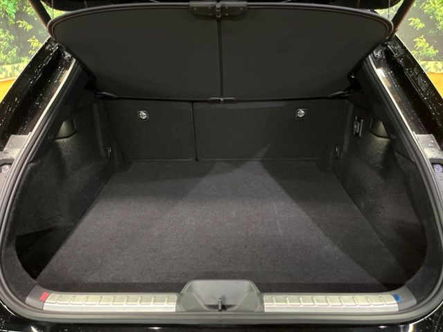 積み下ろしのしやすい荷台にはたっぷりと荷物を積み込んでいただけます。遊びから仕事まで、様々なシーンで頼れます♪