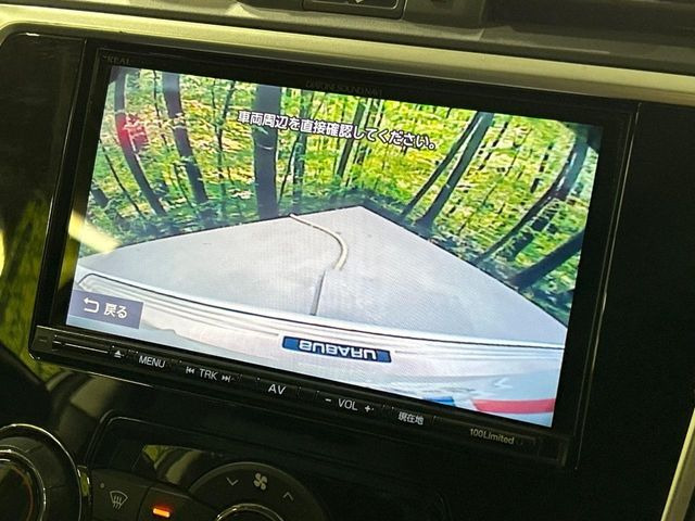 【バックカメラ】駐車時に後方がリアルタイム映像で確認できます。大型商業施設や立体駐車場での駐車時や、夜間のバック時に大活躍!運転スキルに関わらず、今や必須となった装備のひとつです!