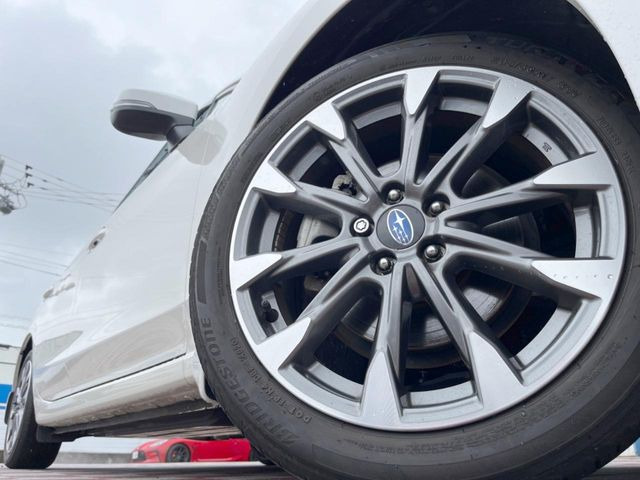 �y����18�C���`�A���~�z�C�[���z�O�ςɃ}�b�`���������A���~�z�C�[���𑕒����Ă���܂��B�e��ЊO�A���~�z�C�[����A�X�^�b�h���X�^�C�����戵�����Ă���܂��B���񂲑��k����������