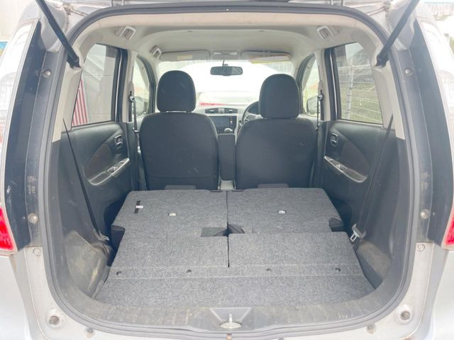 積み下ろしのしやすいデッキにはたっぷりと荷物を積み込んでいただけます。遊びから仕事まで、様々なシーンで頼れます♪