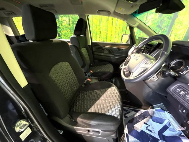 運転席シート廻りは使用感も少なく、良好な状態となっています。丁寧に使われていたことがよくわかりますね。