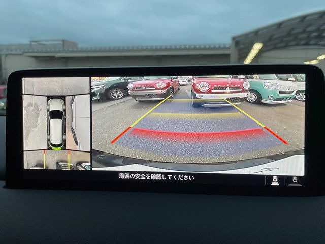【360&deg;ビューモニター】専用のカメラにより、上から見下ろしたような視点で360度クルマの周囲を確認することができます☆死角部分も確認しやすく、狭い場所での切り返しや駐車もスムーズに行えます。