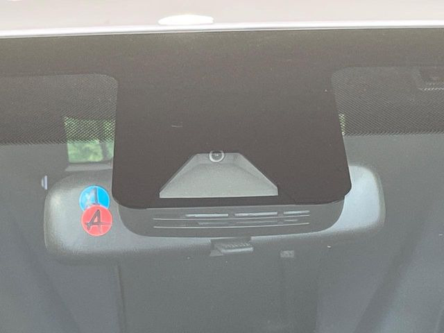 【トヨタセーフティセンス】走行中に前方の車両等を認識し、衝突しそうな時は警報とブレーキで衝突回避と被害軽減をアシスト。より安全にドライブをお楽しみいただけます。