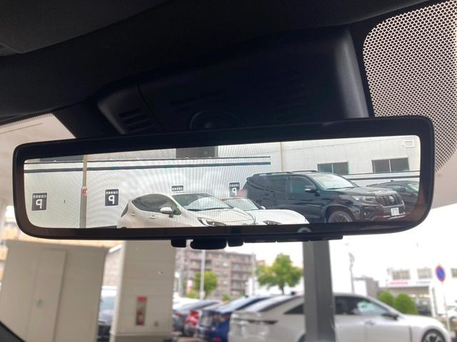 【デジタルインナーミラー】後席の大きな荷物や同乗者で後方が確認しづらい時でも安心!カメラが撮影した車両後方の映像をルームミラー内に表示。クリアな視界で状況の確認が可能です!