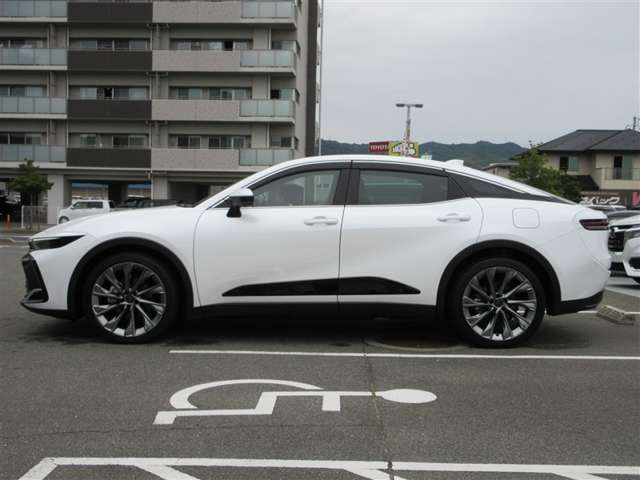 クラウンクロスオーバー2.5 G アドバンスト レザー パッケージ E-Four 4WD
