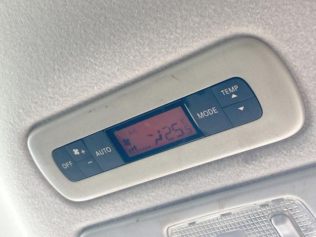 【リアオートエアコン】広い後部座席には必須の機能!風量や温度を自動で調整し前席と同様な車内環境にしてくれるリアオートエアコンを装備。夏の暑さも冬の寒さもストレスなく快適にお過ごしいただけます♪