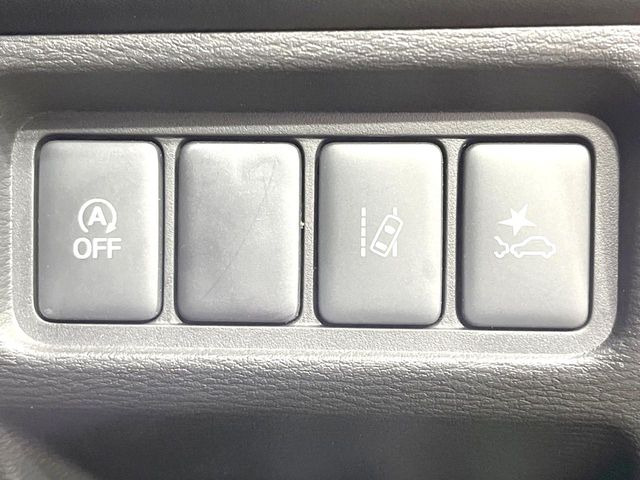 【三菱e-Assist】走行中に前方の車両等を認識し、衝突しそうな時は警報とブレーキで衝突回避と被害軽減をアシスト。より安全にドライブをお楽しみいただけます。
