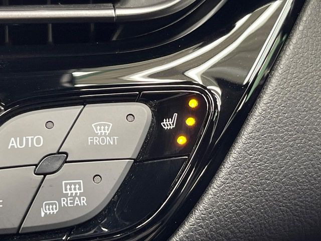 【シートヒーター】寒い日に重宝するシートヒーター!エアコンより早く温まってくれるので寒がりの人も安心ですね♪エアコンの温風は乾燥するから苦手、という方にもをおすすめです。