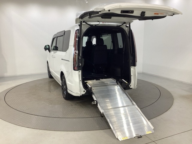 ステップワゴン1.5 スパーダ スロープ(2列目) 4WD