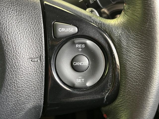 【クルーズコントロール】高速道路もラクラク走行。アクセルを離しても一定速度で走行ができ、長距離運転時の負担を軽減!加速・減速も簡単なスイッチ操作で調整できます。