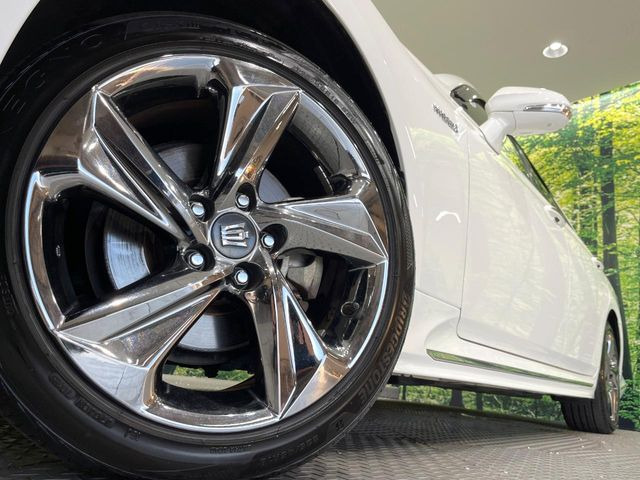 �y����18�C���`�A���~�z�C�[���z�O�ςɃ}�b�`���������A���~�z�C�[���𑕒����Ă���܂��B�e��ЊO�A���~�z�C�[����A�X�^�b�h���X�^�C�����戵�����Ă���܂��B���񂲑��k����������