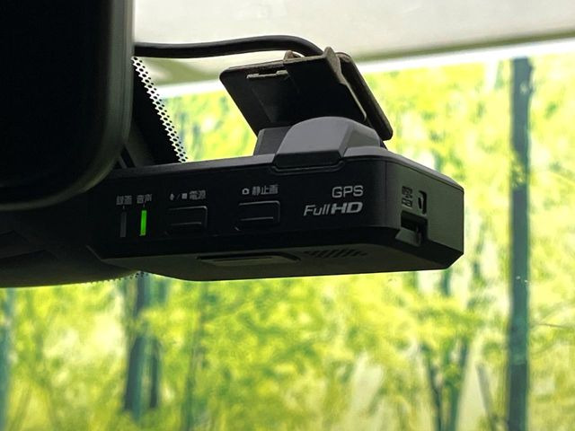 【ドライブレコーダー】ドライブレコーダー装備!走行中はもちろん、あおり運転や事故に遭遇した際、映像で記録し、万一のリスクに備えます。※記録用SDカードはお客様ご自身でご準備いただく必要があります。