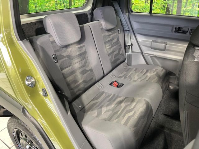 高品質なオリジナルフロアマットもオプションにてご用意しております。お好きなデザインやカラーをお車に合わせて選んでいただくことができます♪