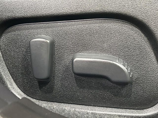 【パワーシート】スイッチ一つで簡単にシートの微調整が可能!電動だから力もいりません!快適なシートポジションにセットして、快適なドライブをお楽しみください。