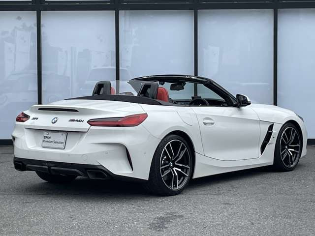 Z4M40i