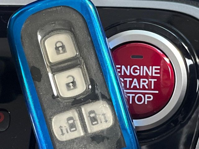 �yHonda�X�}�[�g�L�[�z�J�o����|�P�b�g�ɓ��ꂽ�܂܂ł��h�A�̎{���E�������\�ȃX�}�[�g�L�[�𑕔��B�G���W���̃I���E�I�t�����J�M�����o���K�v����������Ƃ��Ă��֗��ł���