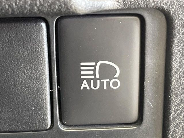 【オートマチックハイビーム】夜間の安全走行に役立つ便利な機能!先行車や対向車を検知し、ハイビームとロービームを自動で切り替えてくれます♪