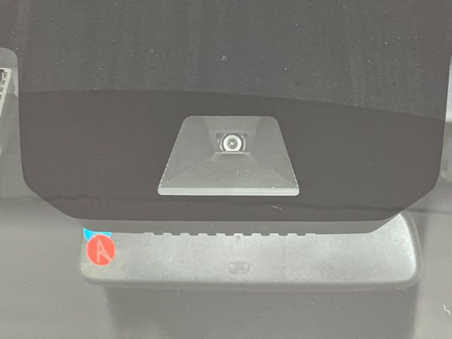 【ホンダセンシング】走行中に前方の車両等を認識し、衝突しそうな時は警報とブレーキで衝突回避と被害軽減をアシスト。より安全にドライブをお楽しみいただけます。